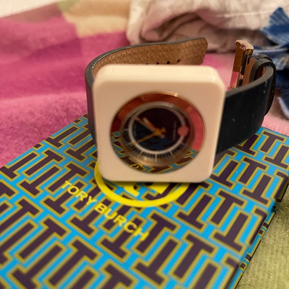 Tori Burch “Lizzie Watch” - Picture 4 of 5